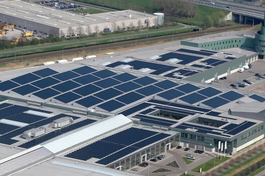 Opening zonne-energiecentrale Plantion