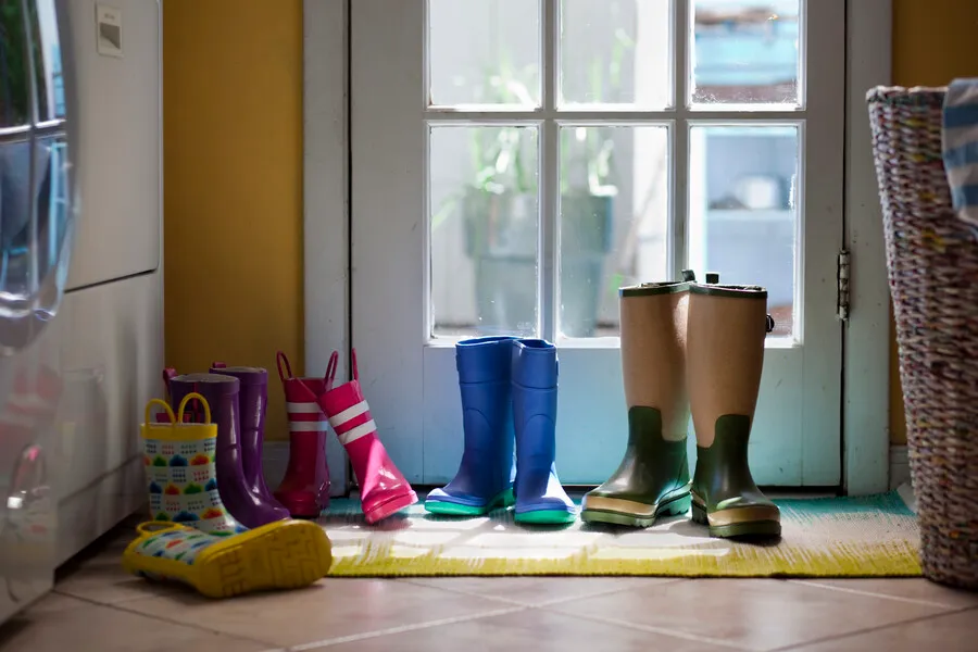 row-of-rubber-boots-at-back-door-2022-03-07-23-55-20-utc.GOxz15u.webp